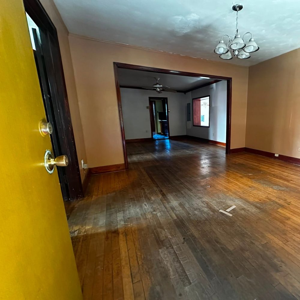 Propiedad en remate - sala y comedor